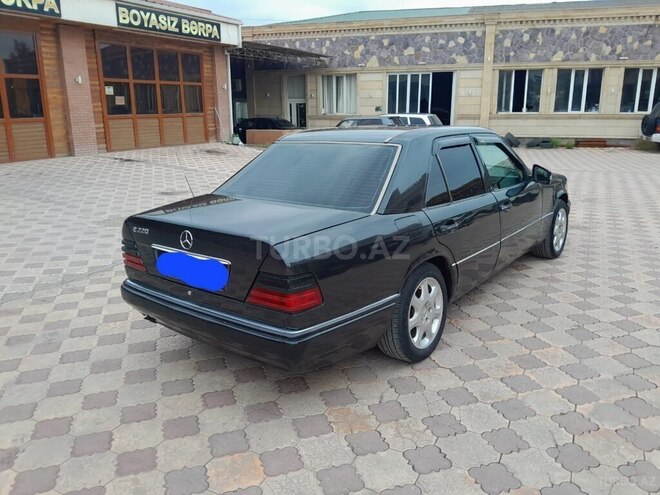 Mercedes E 220 1994, 380,000 km - 2.2 l - Bakı