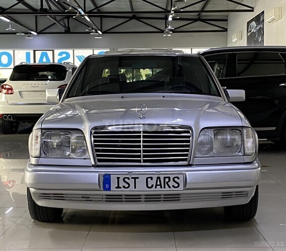 Mercedes E 220 1995, 266,000 km - 2.2 l - Sumqayıt