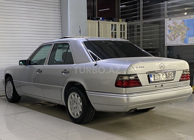 Mercedes E 220 1995, 266,000 km - 2.2 l - Sumqayıt
