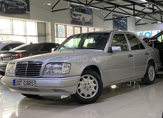 Mercedes E 220 1995, 266,000 km - 2.2 l - Sumqayıt