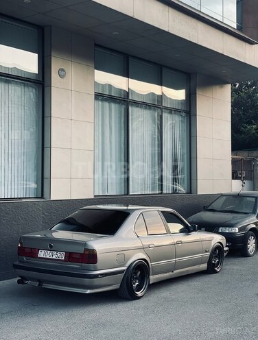 BMW 528 1992, 273,000 km - 2.8 l - Bakı