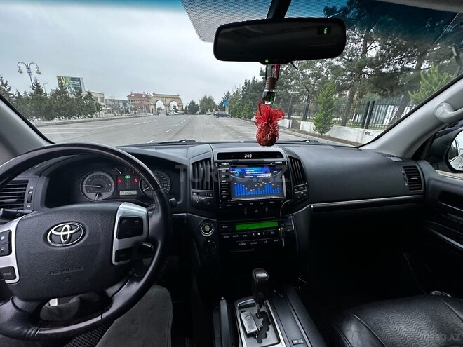 Toyota Land Cruiser 2013, 190,000 km - 4.0 л - Quba