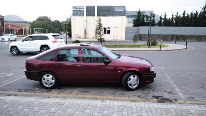 Opel Vectra 1995, 254,638 km - 1.8 л - Quba