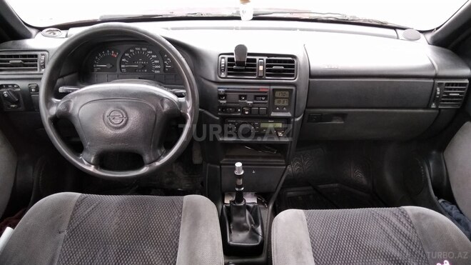 Opel Vectra 1995, 254,638 km - 1.8 л - Quba