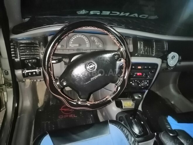 Opel Vectra 1996, 330,000 km - 2.0 l - Bakı