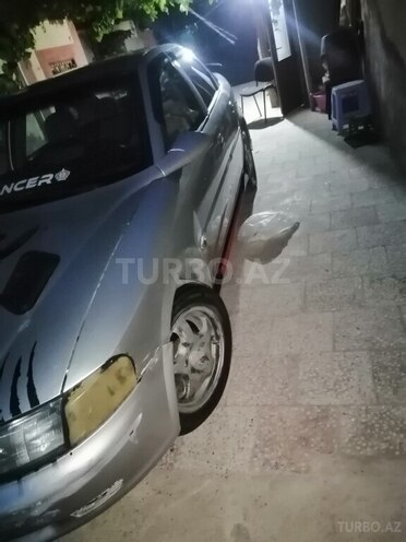Opel Vectra 1996, 330,000 km - 2.0 l - Bakı