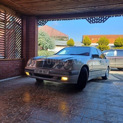 Mercedes E 220 d 2001, 500,000 km - 2.2 л - Astara