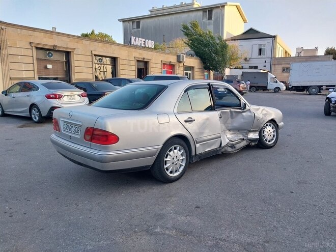 Mercedes E 200 1999, 364,878 km - 2.0 l - Bakı