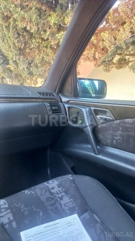 Mercedes E 240 1997, 318,000 km - 2.4 l - Bakı