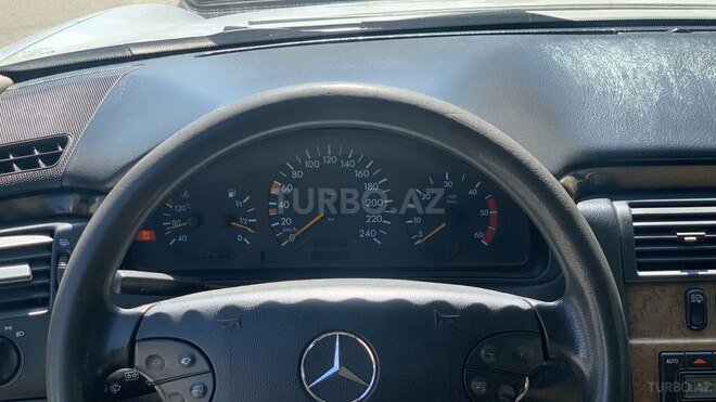 Mercedes E 220 1999, 100,000 km - 2.2 l - Kürdəmir