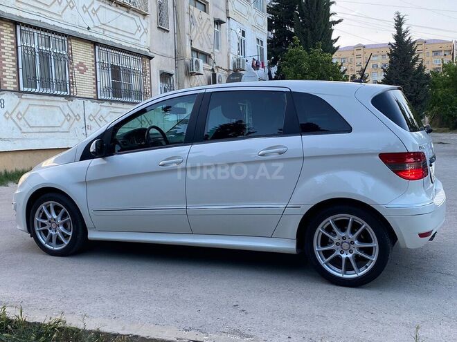 Mercedes B 180 2011, 126,000 km - 1.7 л - Sumqayıt