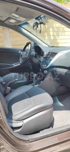 Hyundai Accent-7