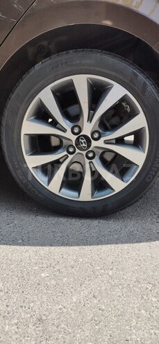Hyundai Accent-20