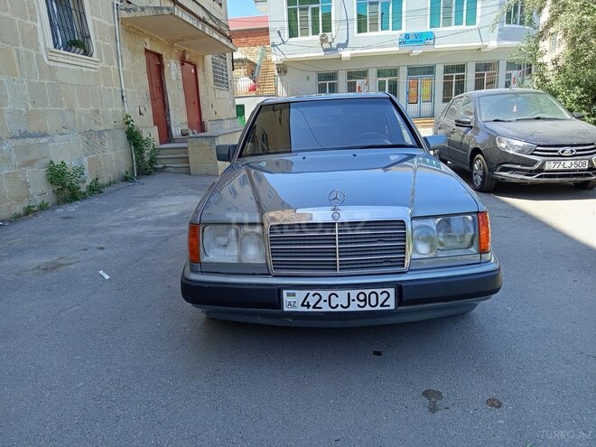 Mercedes E 200 1993, 228,000 km - 2.0 l - Bakı