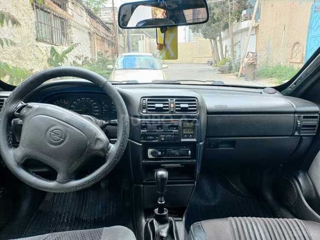 Opel Vectra 1994, 300,000 km - 2.0 l - Bakı