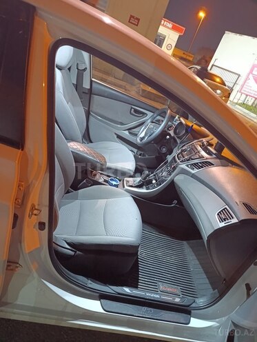 Hyundai Elantra 2015, 284,854 km - 1.8 л - Bakı
