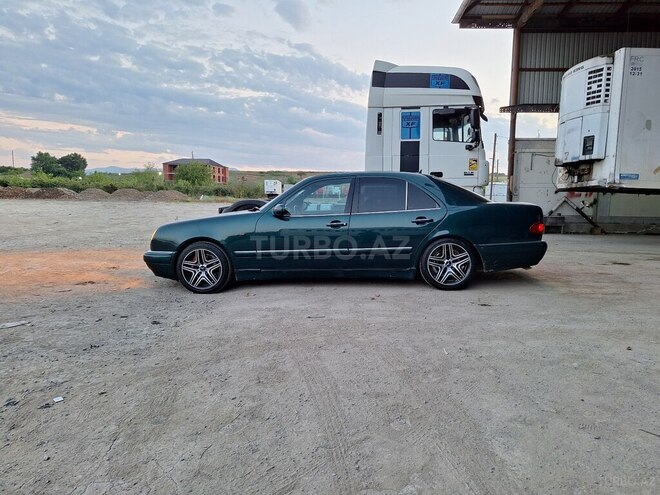 Mercedes E 240 1997, 250,000 km - 2.6 l - Masallı