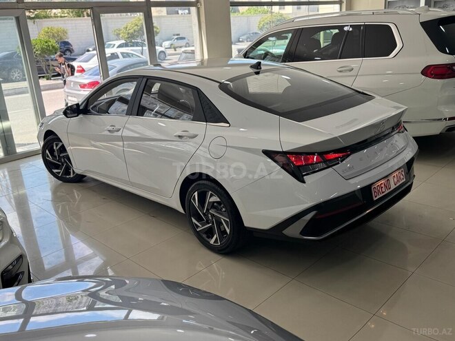 Hyundai Elantra-13