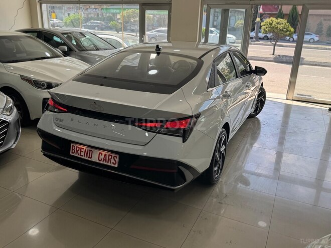 Hyundai Elantra-14