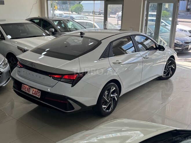 Hyundai Elantra-15