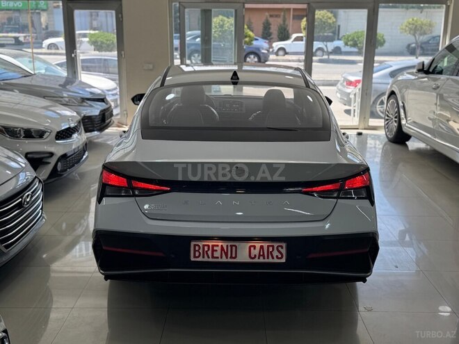 Hyundai Elantra-17