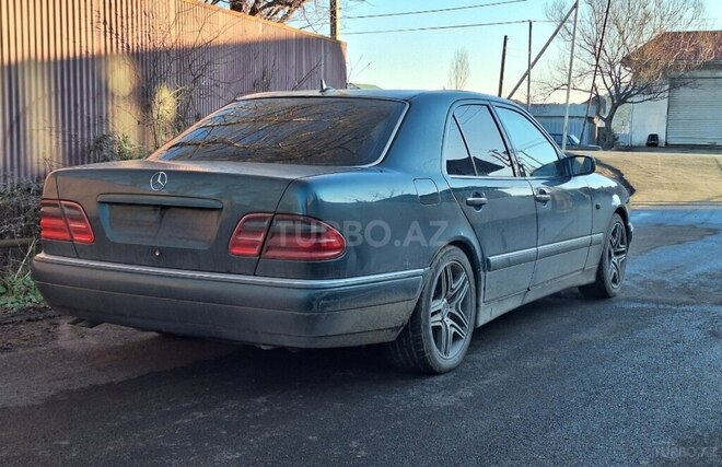 Mercedes E 240 1997, 250,000 km - 2.6 l - Masallı