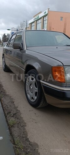 Mercedes E 200 1993, 254,662 km - 2.0 l - Sabirabad