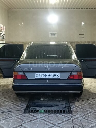 Mercedes E 200 1993, 254,662 km - 2.0 l - Sabirabad