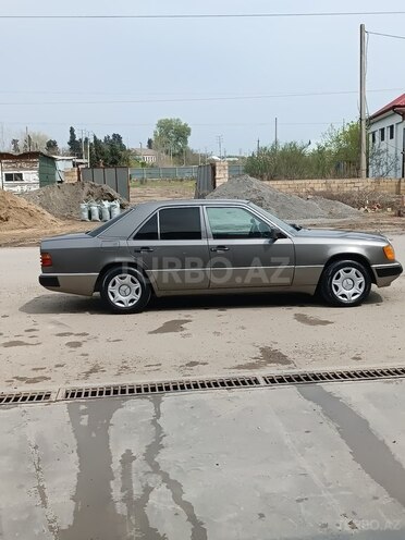 Mercedes E 200 1993, 254,662 km - 2.0 l - Sabirabad