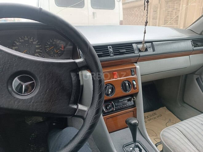 Mercedes E 200 1993, 254,662 km - 2.0 l - Sabirabad
