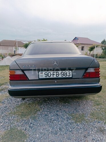 Mercedes E 200 1993, 254,662 km - 2.0 l - Sabirabad