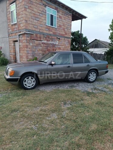 Mercedes E 200 1993, 254,662 km - 2.0 l - Sabirabad