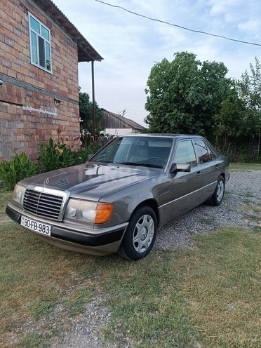 Mercedes E 200 1993, 254,662 km - 2.0 l - Sabirabad