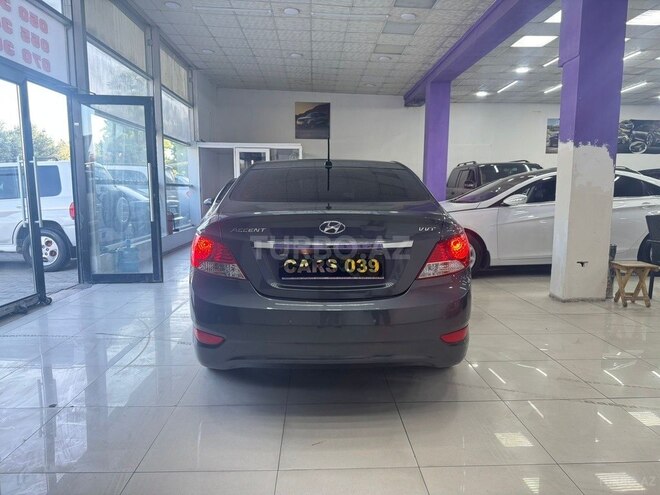 Hyundai Accent-7