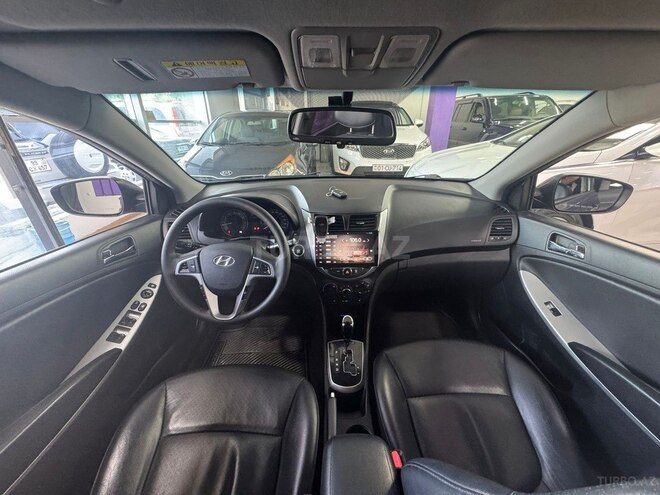 Hyundai Accent-17