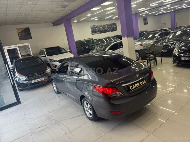 Hyundai Accent-5