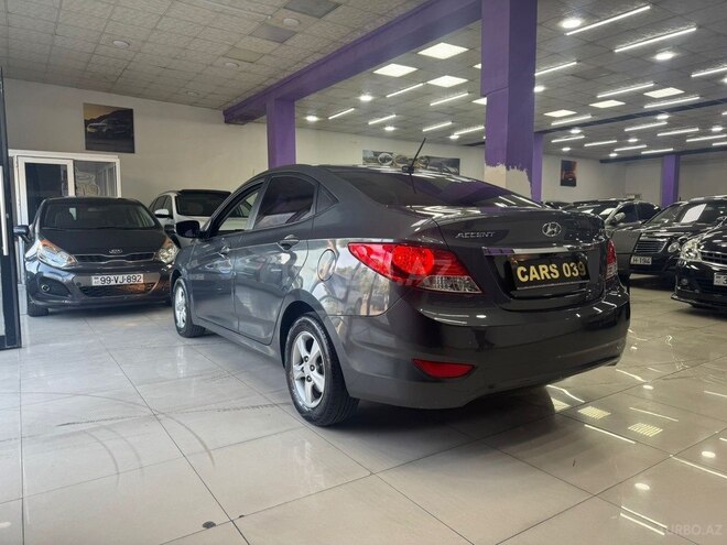 Hyundai Accent-11