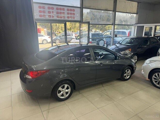 Hyundai Accent-16