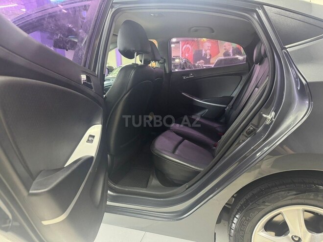 Hyundai Accent-14