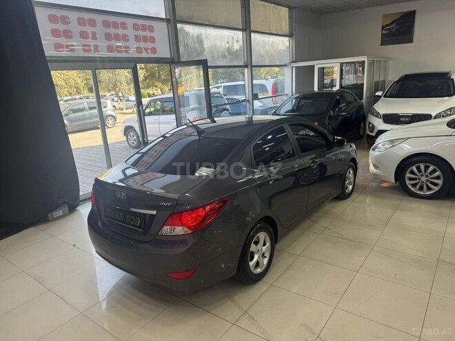 Hyundai Accent-13