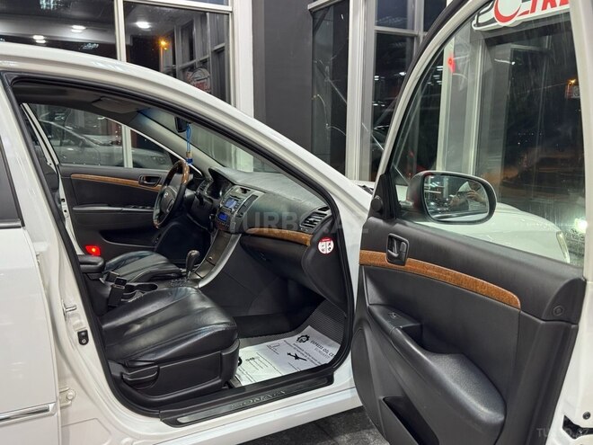Hyundai Sonata-14