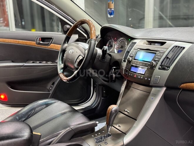 Hyundai Sonata-16