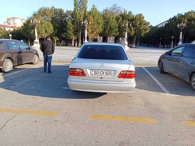 Mercedes E 220 d 2000, 420,000 km - 2.2 l - Sumqayıt