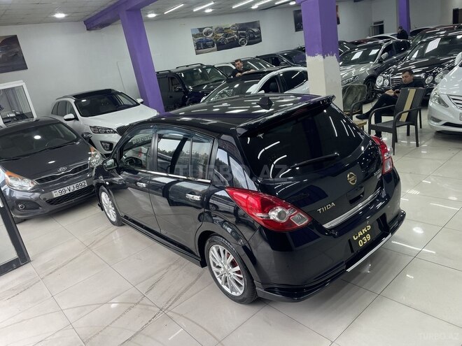 Nissan Tiida-13