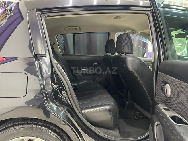 Nissan Tiida-4