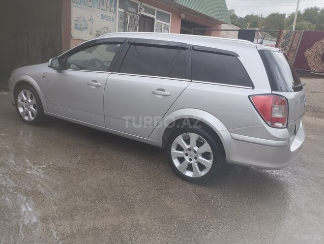 Opel Astra 2010, 318,000 km - 1.4 l - Qusar
