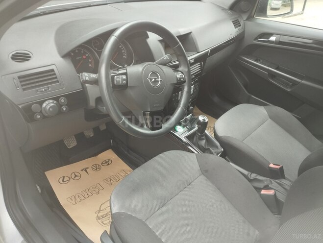 Opel Astra 2010, 318,000 km - 1.4 l - Qusar
