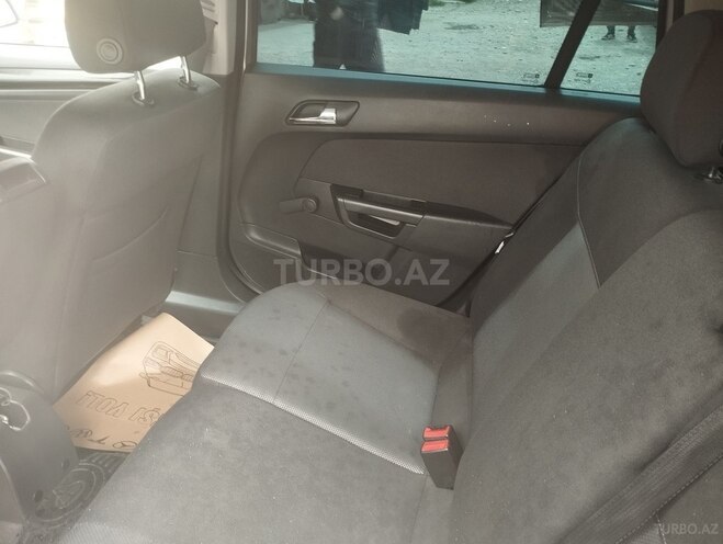 Opel Astra 2010, 318,000 km - 1.4 l - Qusar