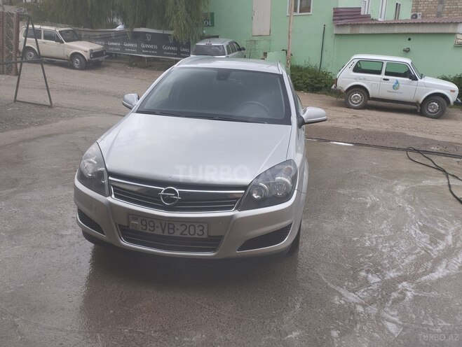 Opel Astra 2010, 318,000 km - 1.4 l - Qusar