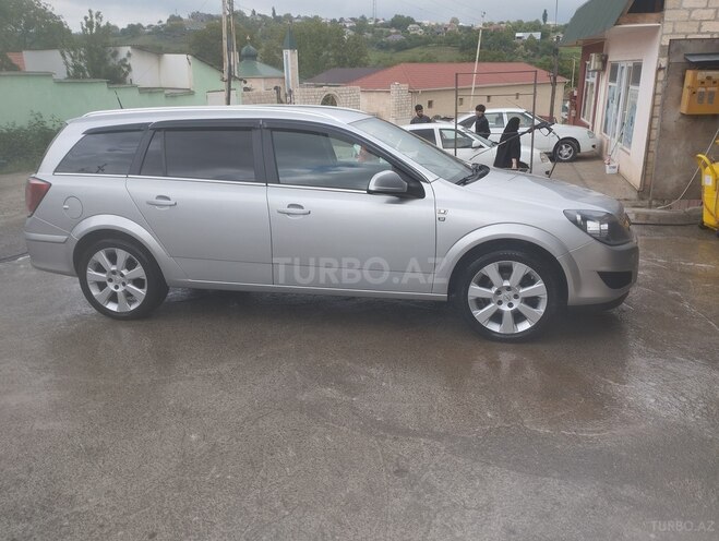 Opel Astra 2010, 318,000 km - 1.4 l - Qusar